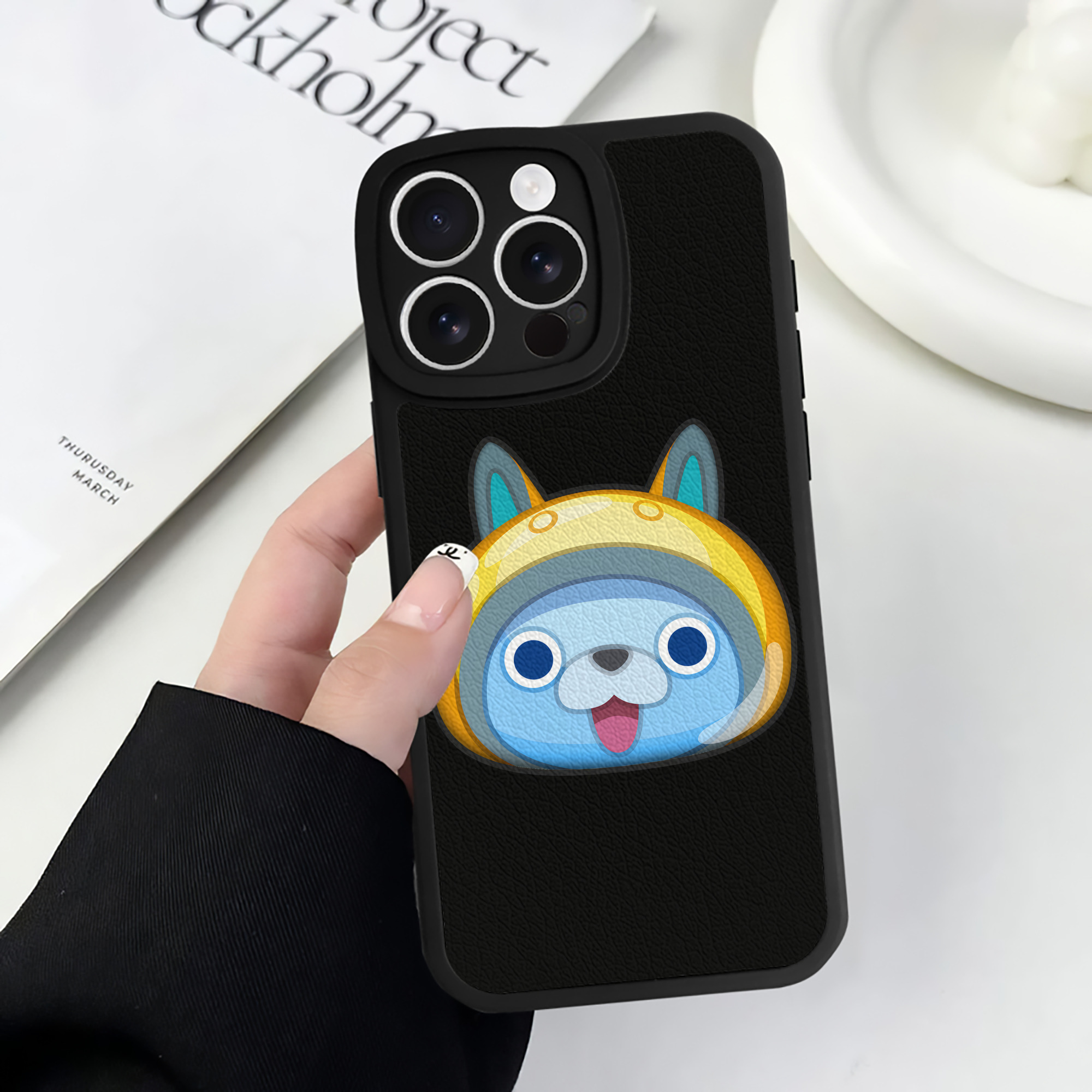 （画像用） 妖怪ウォッチ Yo-kai Watch 【iPhone 16シリーズ対応】シリコンスマホケース（レザー調） 材質：シリコン